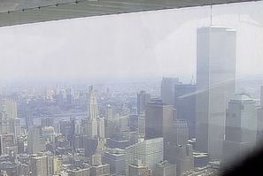Je vole plus bas que le sommet des Twin Towers